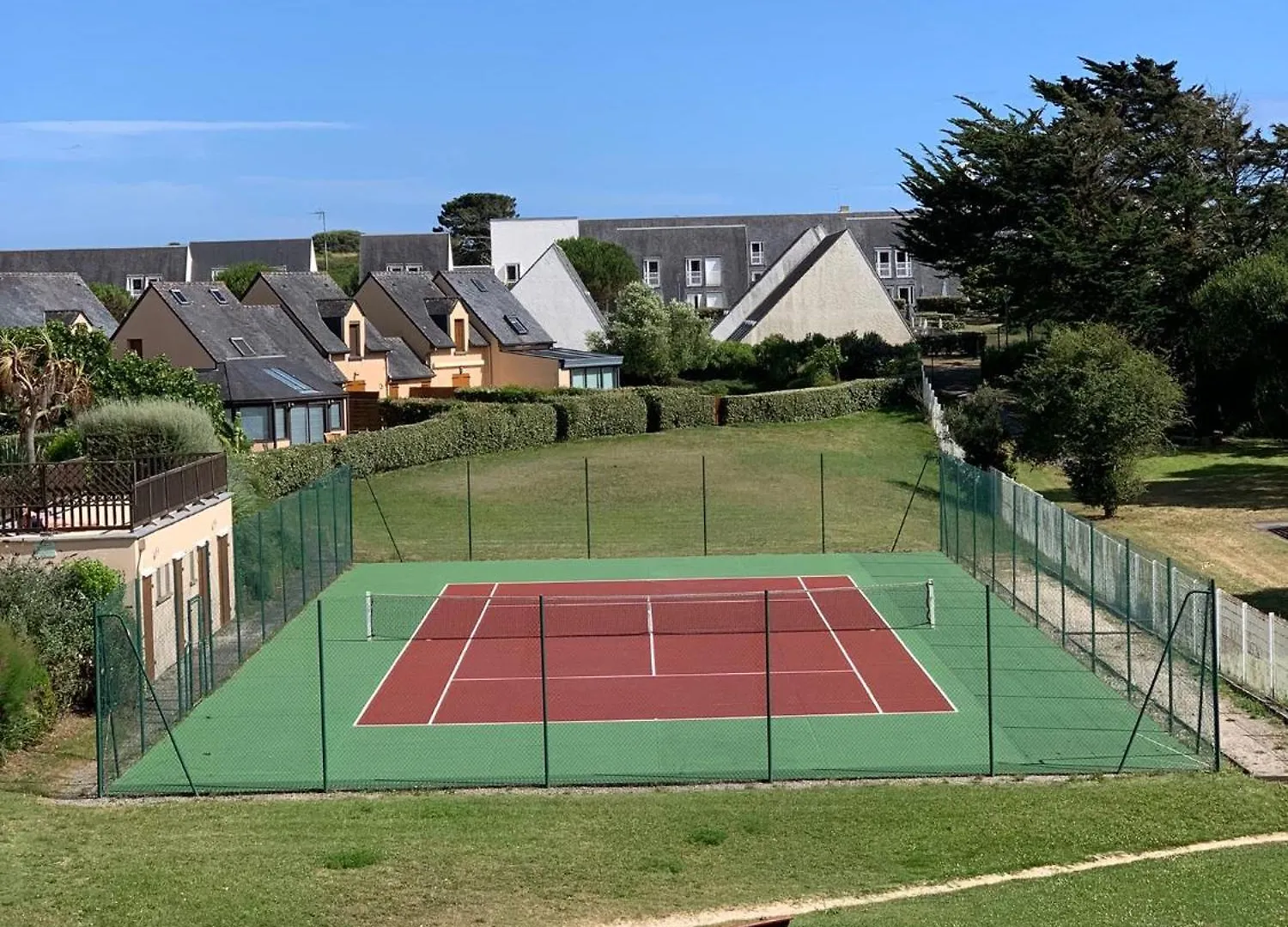 Сasa de vacaciones Perle Beach, Petite Maison Situee En Bord De Plage, Piscine. Guidel